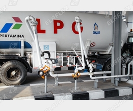 LPG road tanker loading with MannTek DGC Dry Gas Couplings LPG road tanker loading with MannTek DGC Dry Gas Couplings